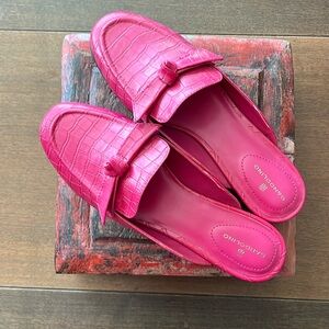 NWOB Bandolino Pink Dumio Snakeskin pattern mules, size 8